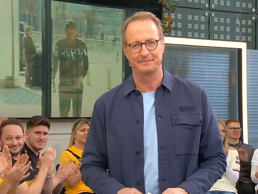 Florian König moderiert den „Doppelpass“ auf Sport1.