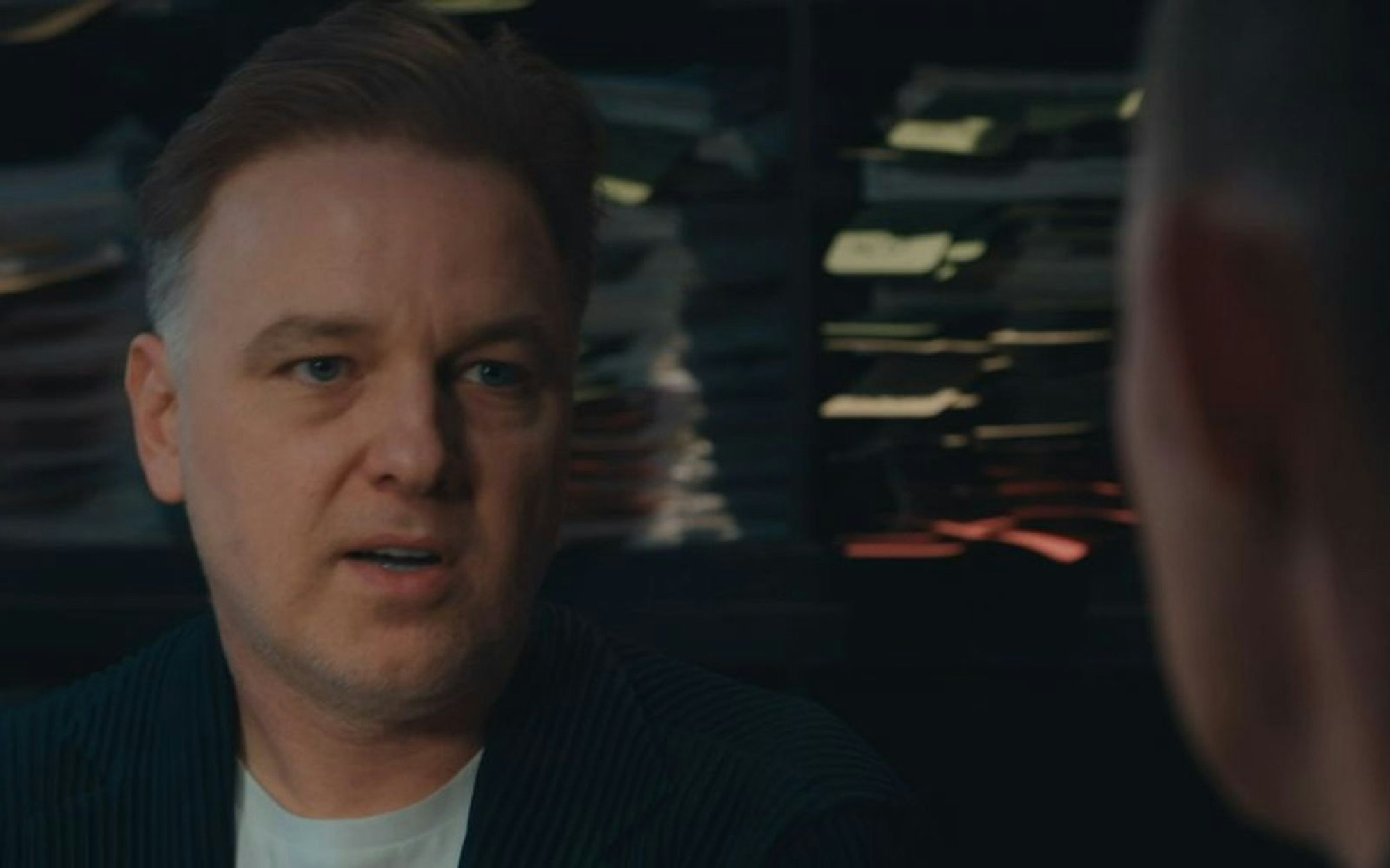 Der Anwalt Burkhard Benecken verrät in der ZDF-Doku „Der Sparkassen-Coup von Gelsenkirchen“, was er aus „Unterwelt-Kreisen“ für Informationen hat. (Bild: ZDF)