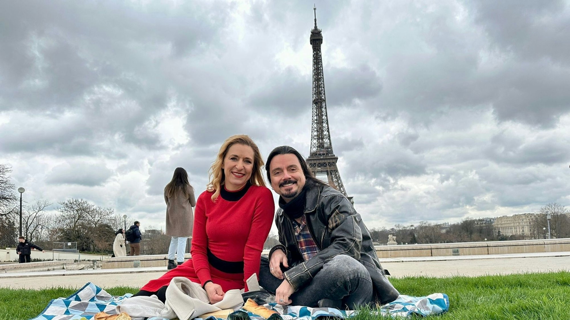 Stefanie Hertel und Lanny Lanner zelebrierten ihren Hochzeitstag in Paris.