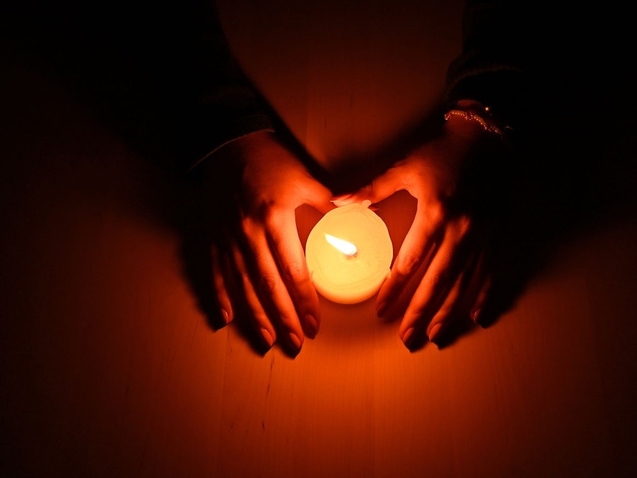 Kerze im Dunkeln