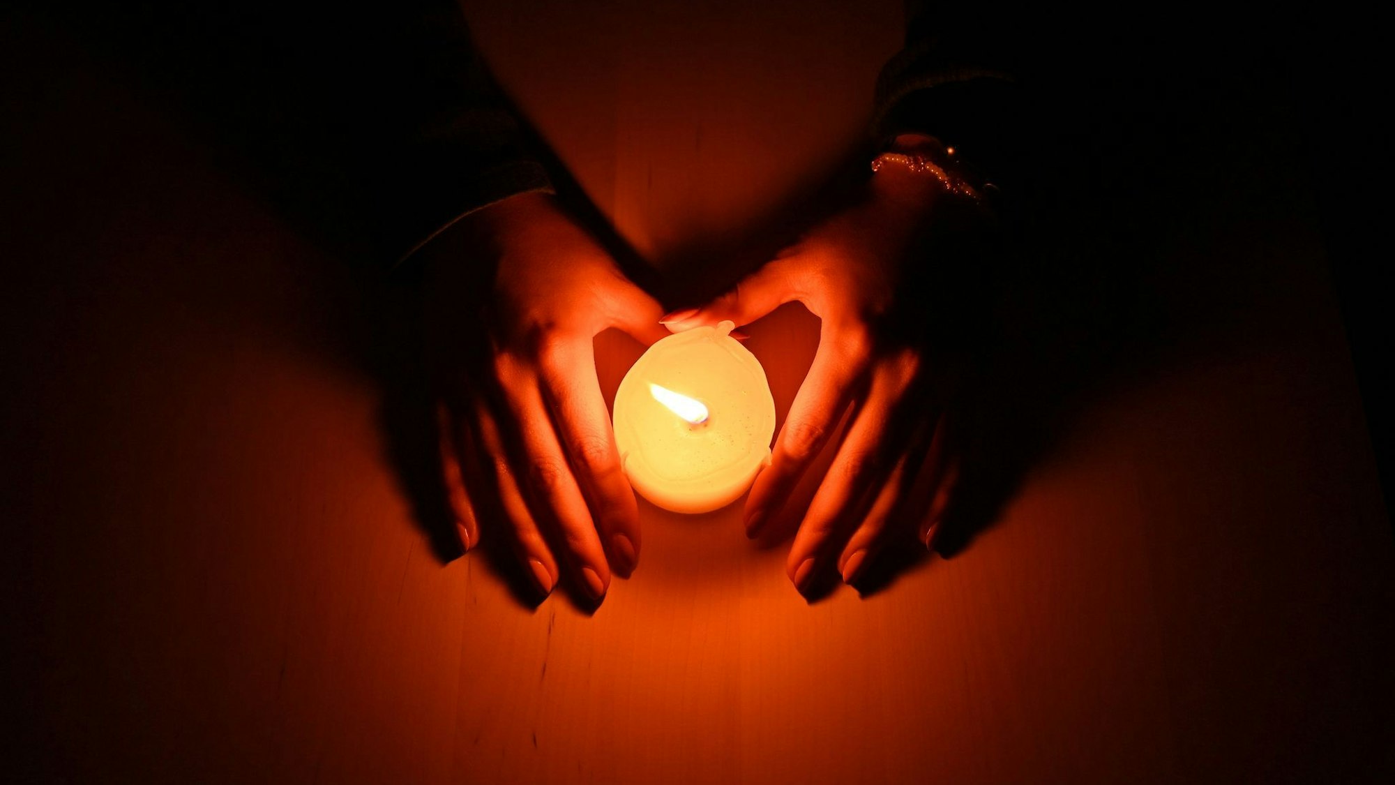 Kerze im Dunkeln
