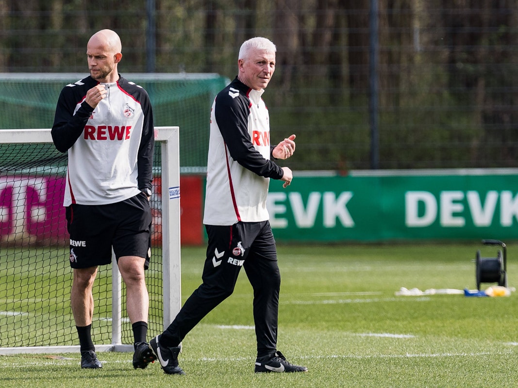 Interimstrainer René Wagner und der neue Co-Trainer Armin Reutershahn (r.) beim Training mit dem 1. FC Köln am Geißbockheim.