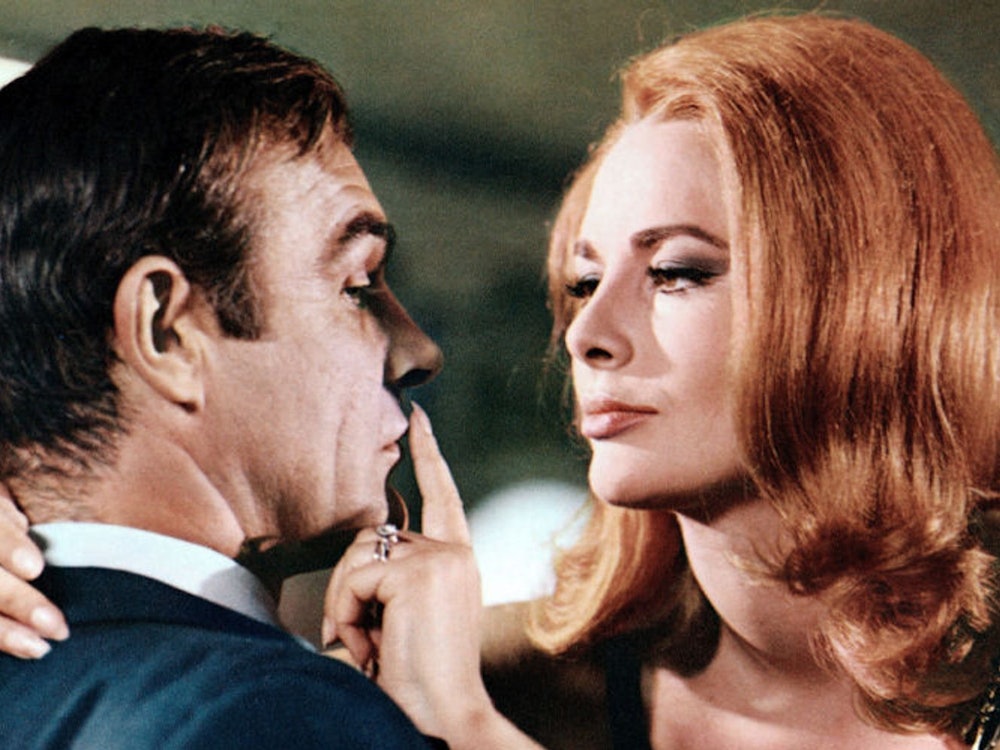 Nur weil Helga Brandt (Karin Dor) in „Man lebt nur zweimal“ (1967) James Bond (Sean Connery) nicht umzubringen schaffte, landete sie im Piranha-Becken. (Bild: MGM - Metro-Goldwyn-Mayer)
