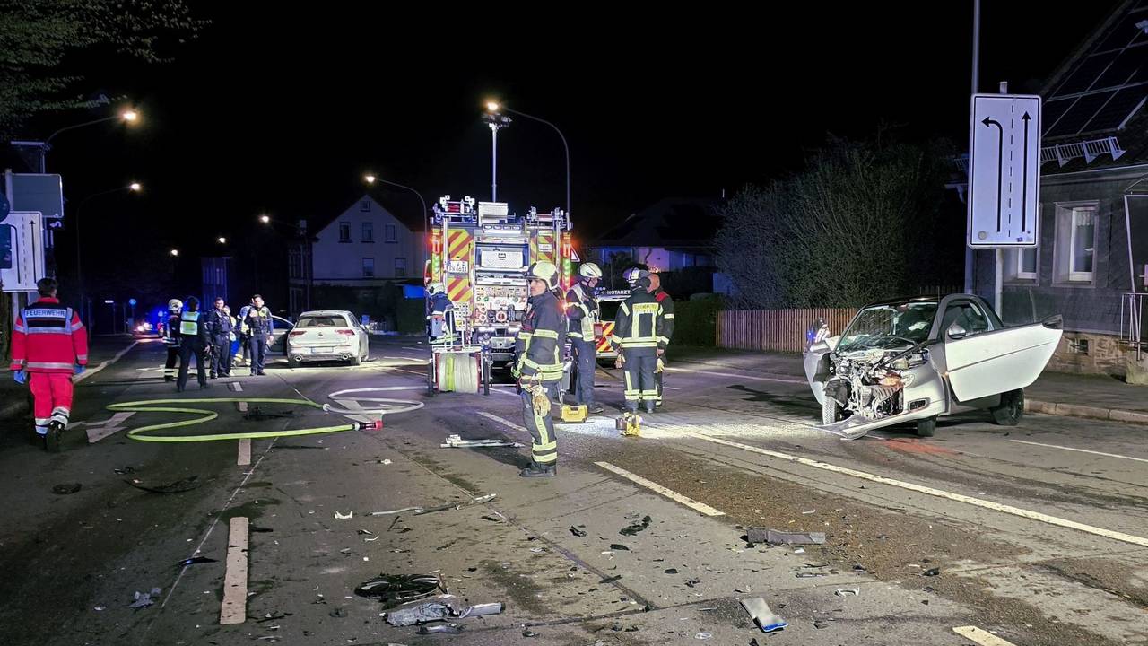 Schwerer Frontalcrash in Wuppertal