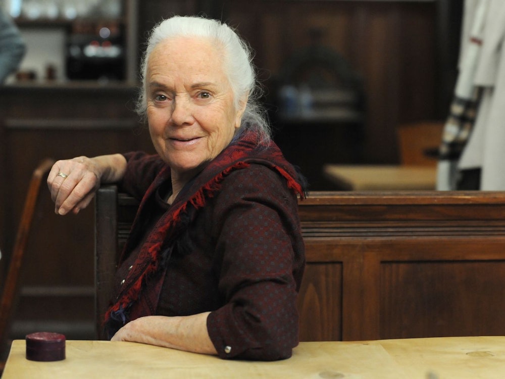 Ursula Erber war von Anfang an Teil des Casts von „Dahoam is Dahoam“. Nun verlässt die Schauspielerin die erfolgreiche BR-Serie. (Bild: BR/Marco Orlando Pichler)