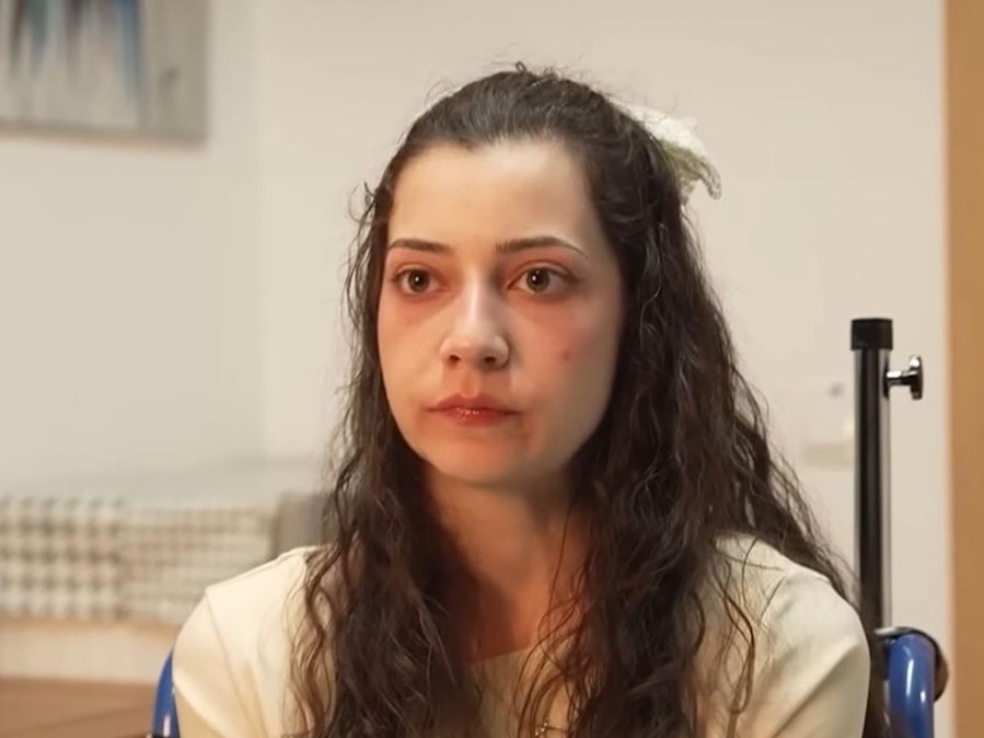 Noelia Castillo Ramos spricht mit einem TV-Sender.