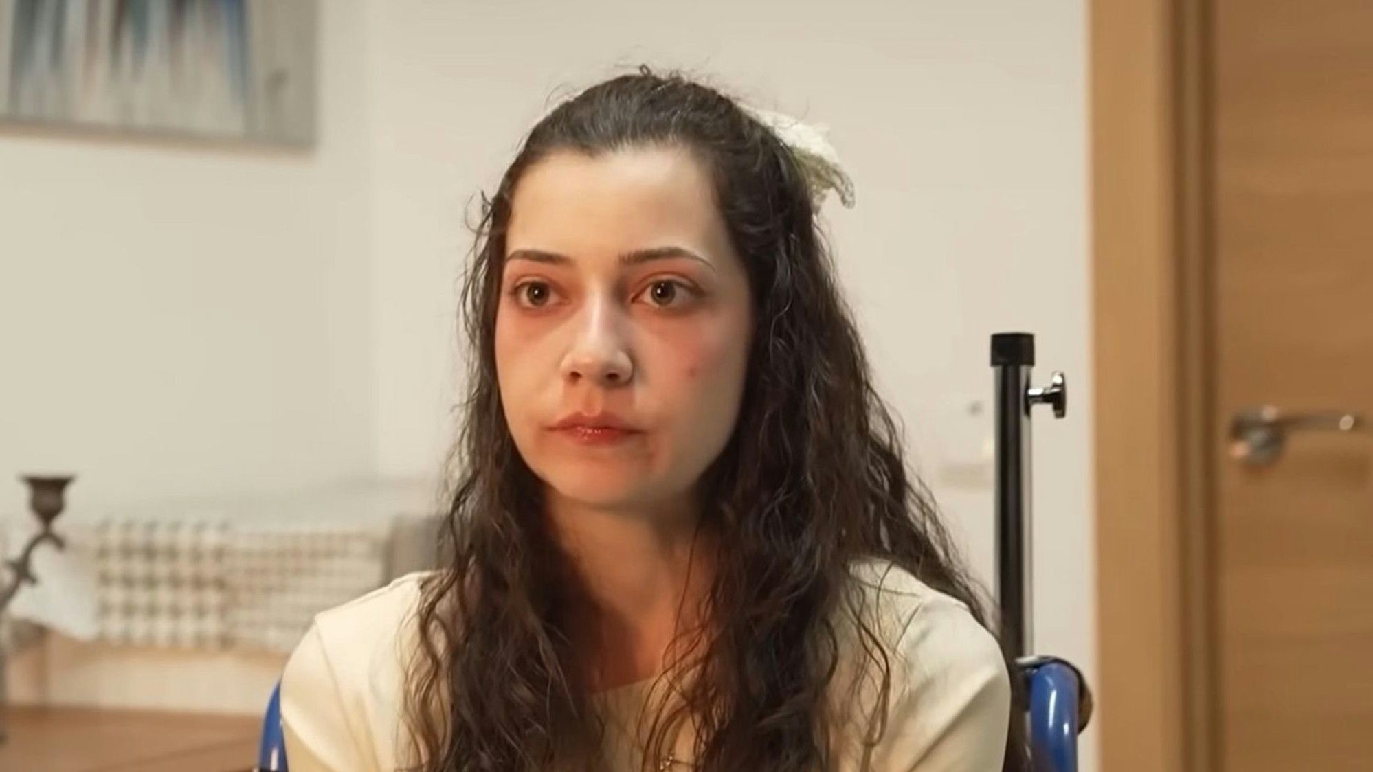 Noelia Castillo Ramos spricht mit einem TV-Sender.