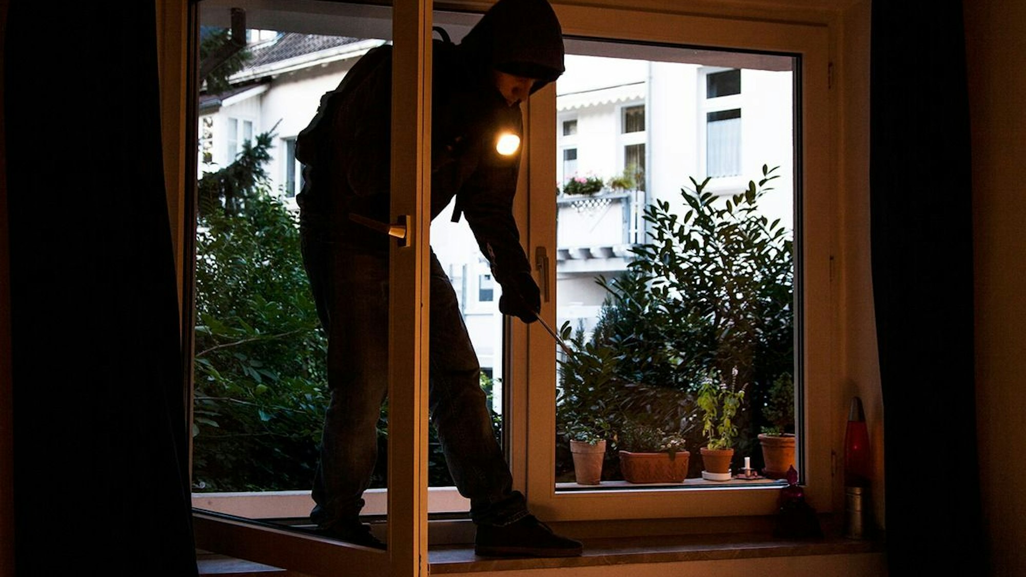 Einbrüche im Kreis Mettmann: Polizei sucht Zeugen.