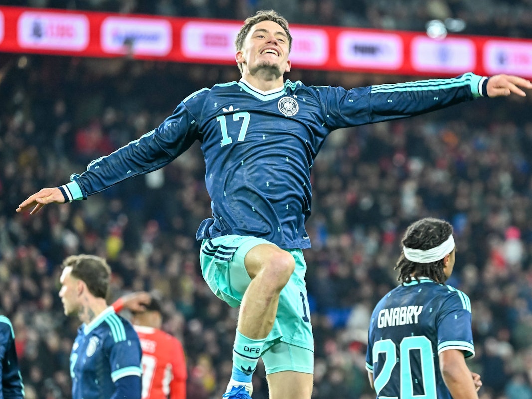 Florian Wirtz jubelt nach dem Tor zum 4:3.