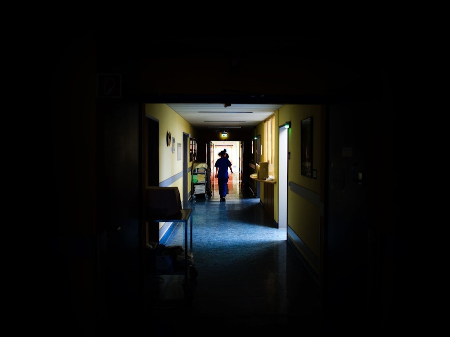 Krankenschwester im Nachtdienst