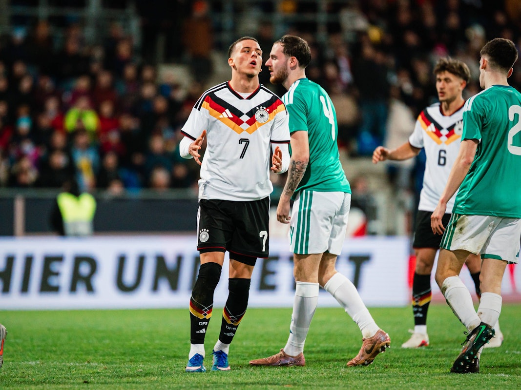 Said El Mala reagiert auf dem Platz enttäuscht.