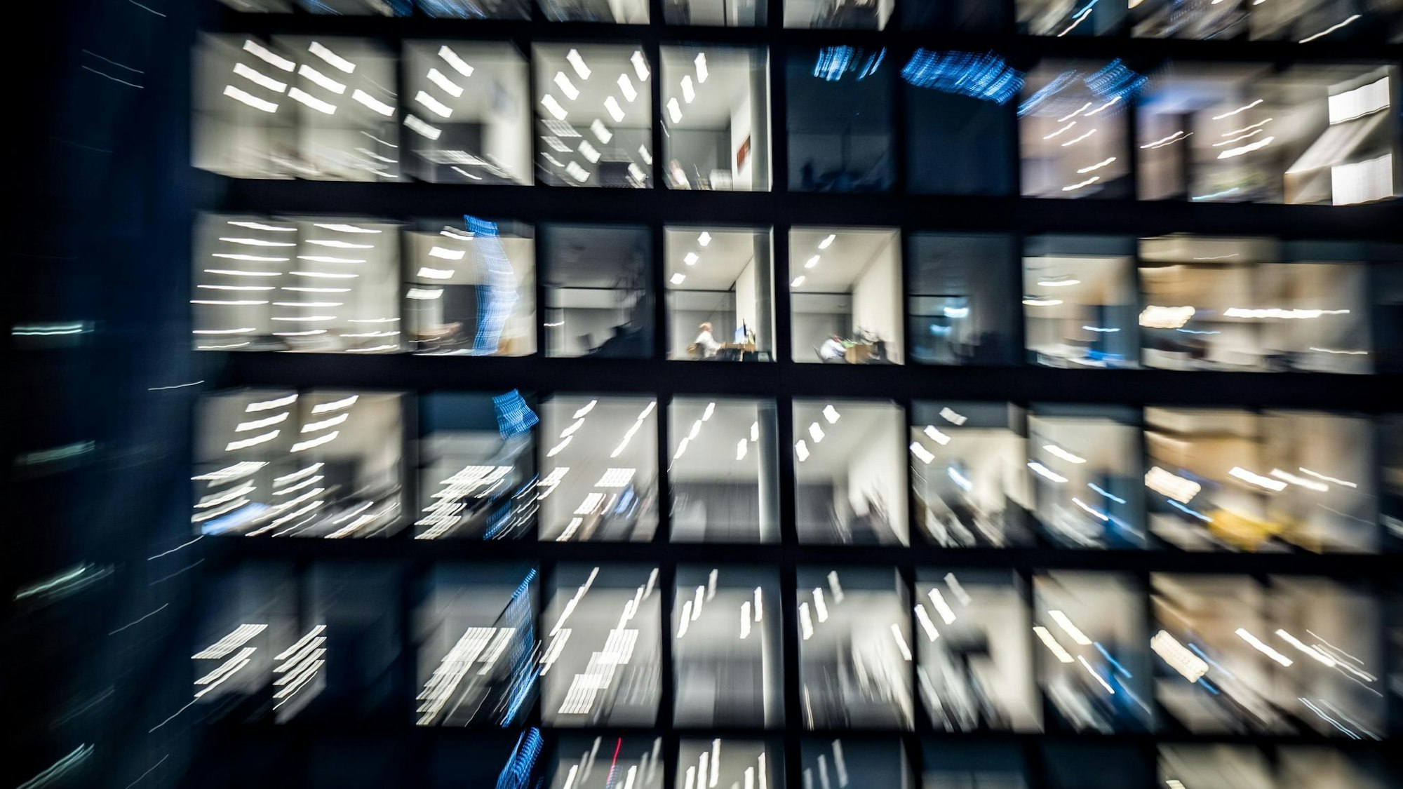 Arbeitnehmer täuschen Aktivität am Arbeitsplatz vor.