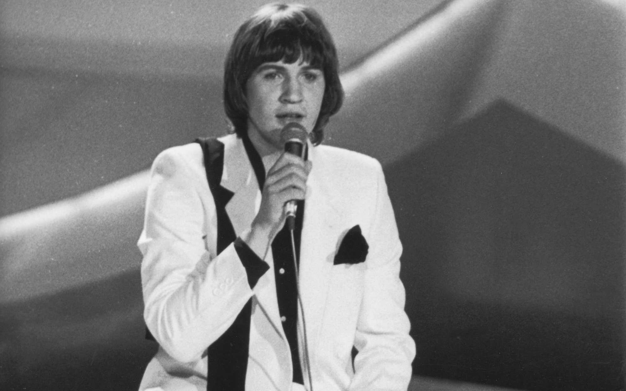 Zahlreiche Künstler traten mehrfach beim Eurovision Song Contest an. Ihm gelang das Kunststück, zweimal zu gewinnen: Seinen ersten Sieg schaffte der irische Sänger Johnny Logan 1980, als er mit dem Titel „What's Another Year?“ antrat. (Bild: 2004 Getty Images/Keystone)