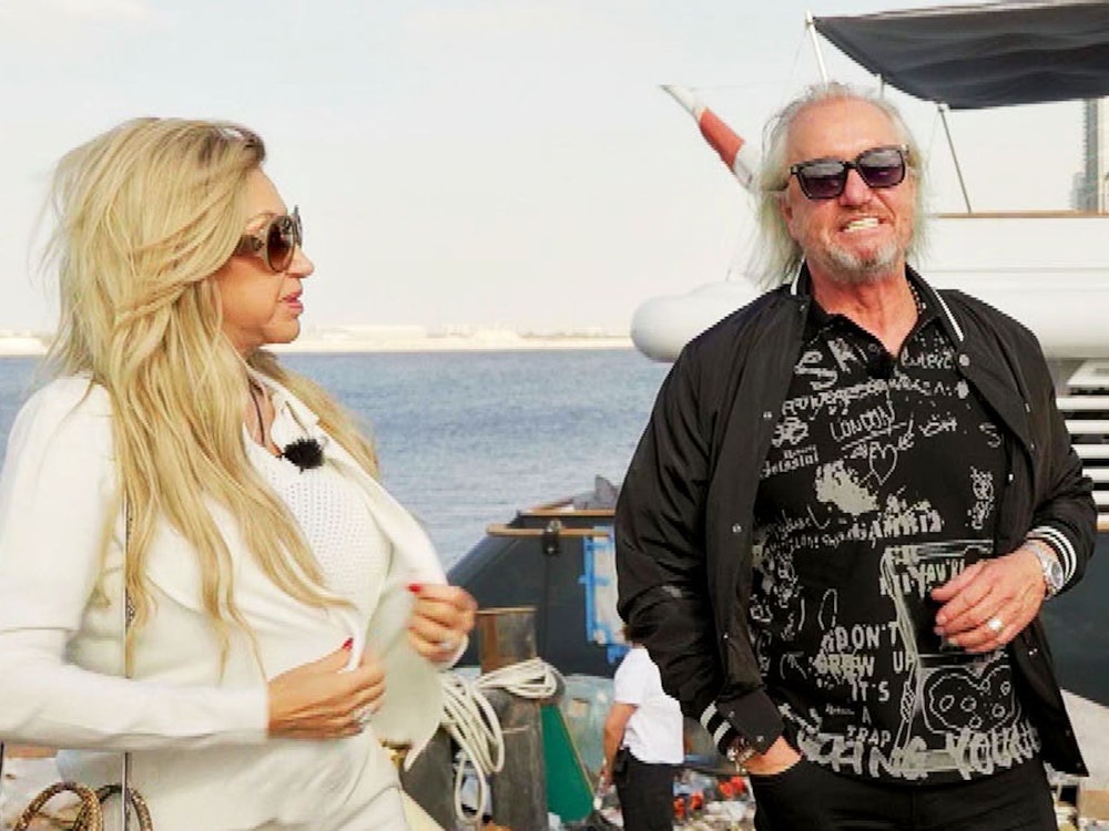 Nach einer durchzechten Partynacht hat Robert Geiss kein Mitleid mit Ehefrau Carmen. (Bild: RTLZWEI)