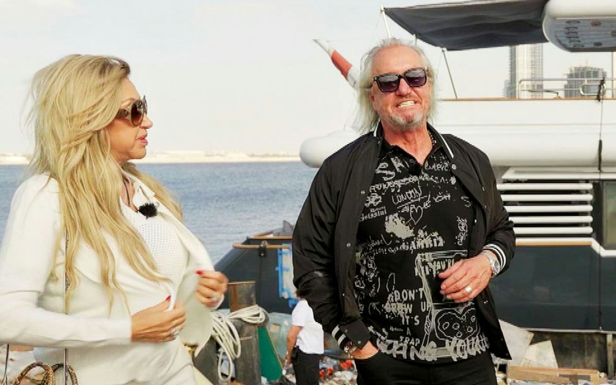 Nach einer durchzechten Partynacht hat Robert Geiss kein Mitleid mit Ehefrau Carmen. (Bild: RTLZWEI)