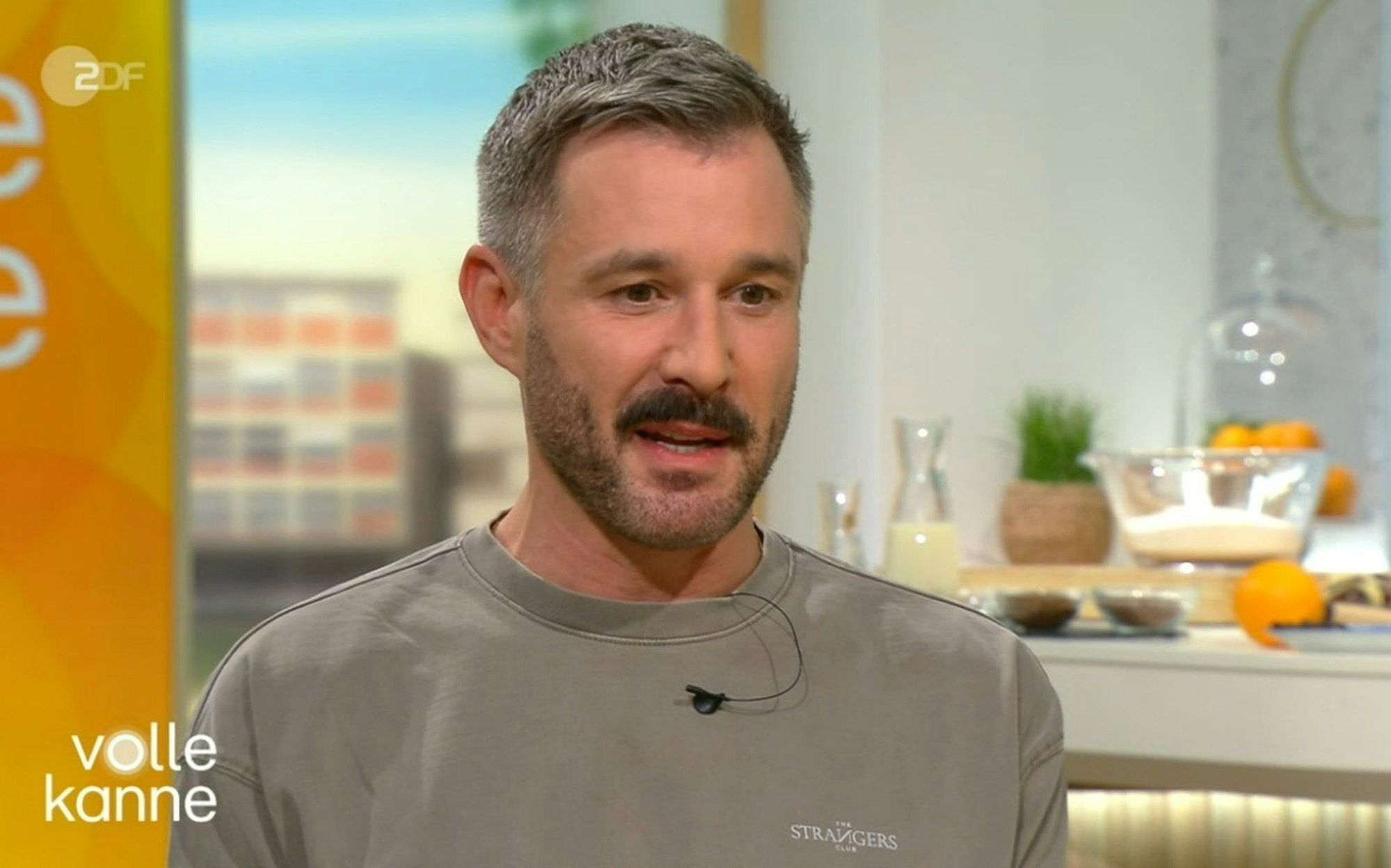 Jochen Schropp hat im ZDF-Magazin „Volle Kanne“ über die Dreharbeiten zum Film „Baumgeflüster“ gesprochen. (Bild: ZDF)