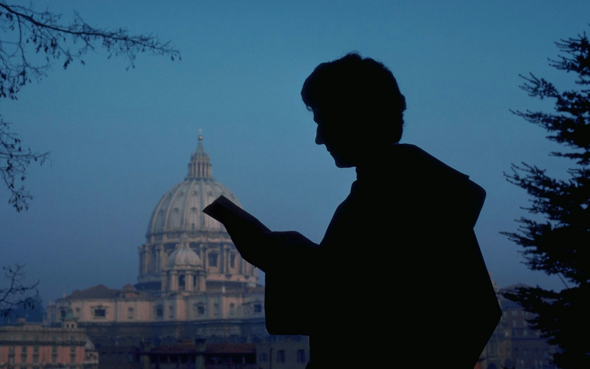 Hinter den Mauern des Vatikans verbergen sich dunkle Geheimnisse. In „Tatort Vatikan - Geheimnisvolle Kriminalfälle“ beleuchtet das ZDF einen Dreifachmord und eine mysteriöse Entführung. (Bild: ZDF / Corbis Documentary / James Amos)