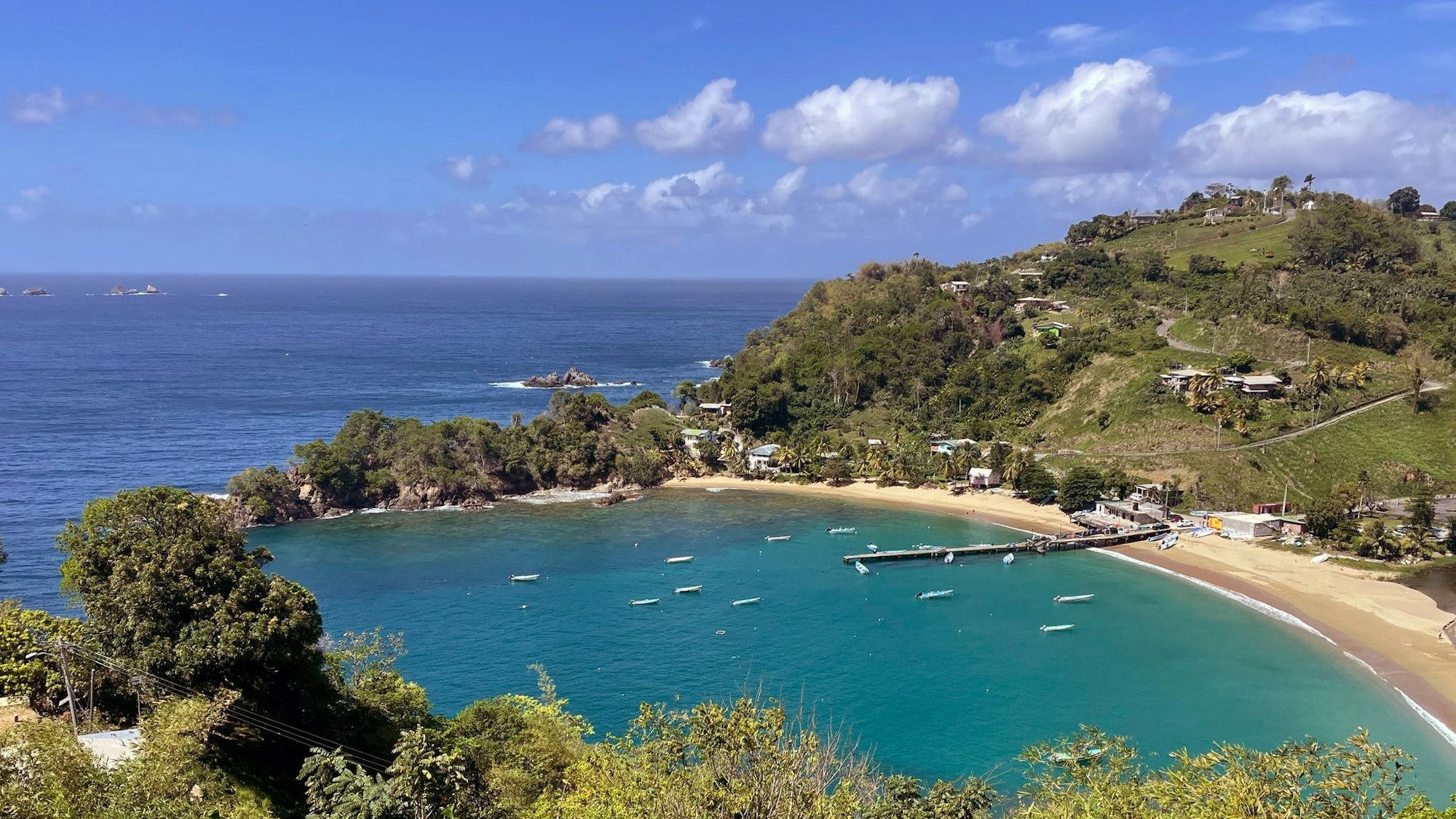Fischerboote in der Parlatuvierbucht in Tobago