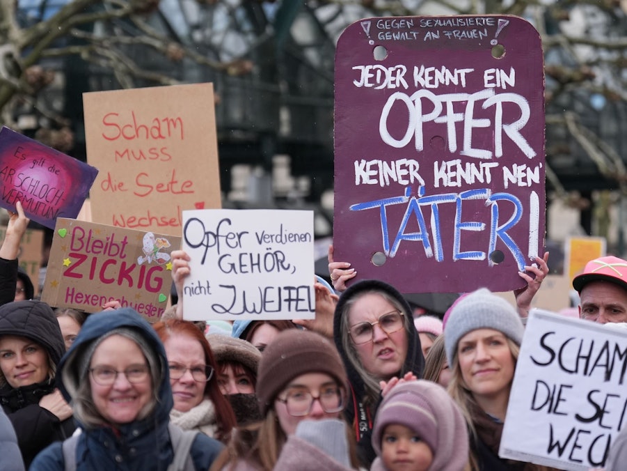 Demonstration gegen sexualisierte Gewalt gegen Frauen