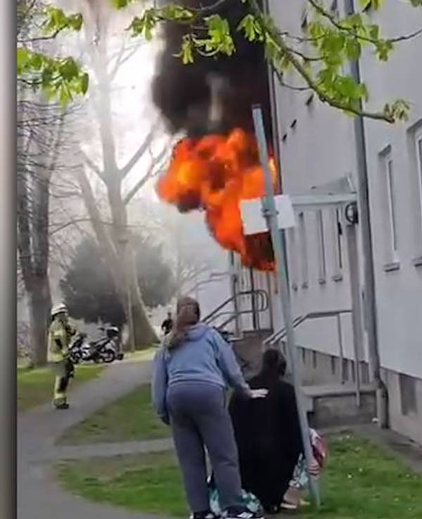 Ein Fettbrand zerstört die Wohnung in Köln.