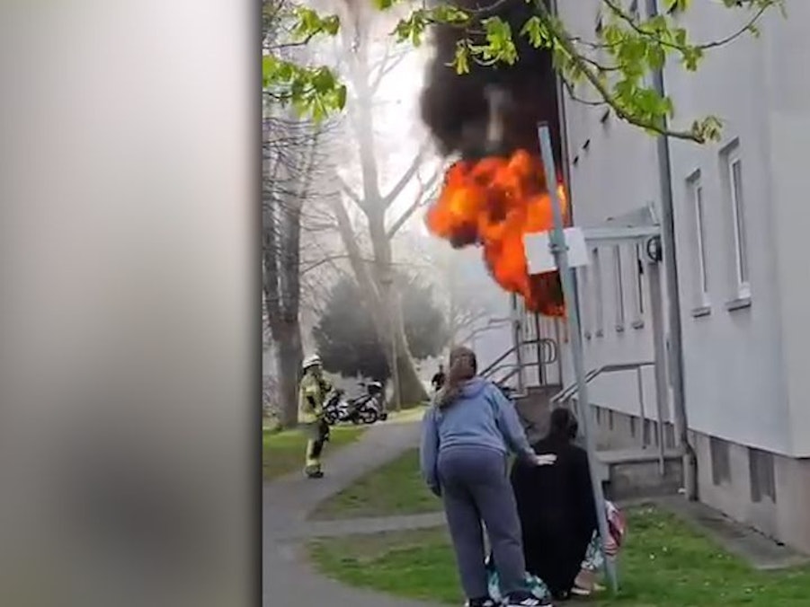Ein Fettbrand zerstört die Wohnung in Köln.