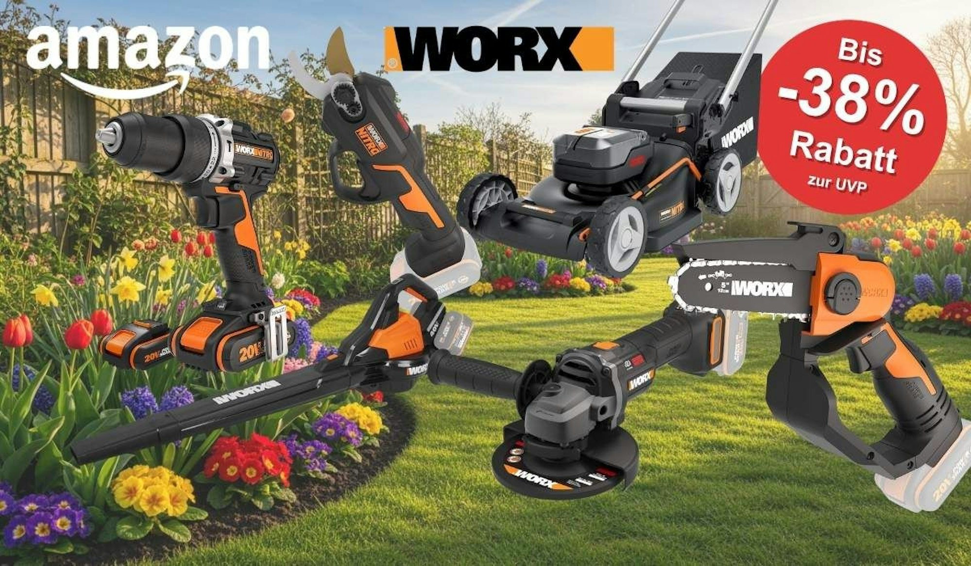 Worx-Geräte in Orange-Schwarz vor grünem, blühenden Garten mit vielen Blumen – darunter ein Akku-Schlagbohrschrauber, eine Ast-Kettensäge, ein Akku-Rasenmäher, ein Laubbläser und ein Winkelschleifer. Oben links das Amazon-Logo, oben rechts das Worx-Logo.