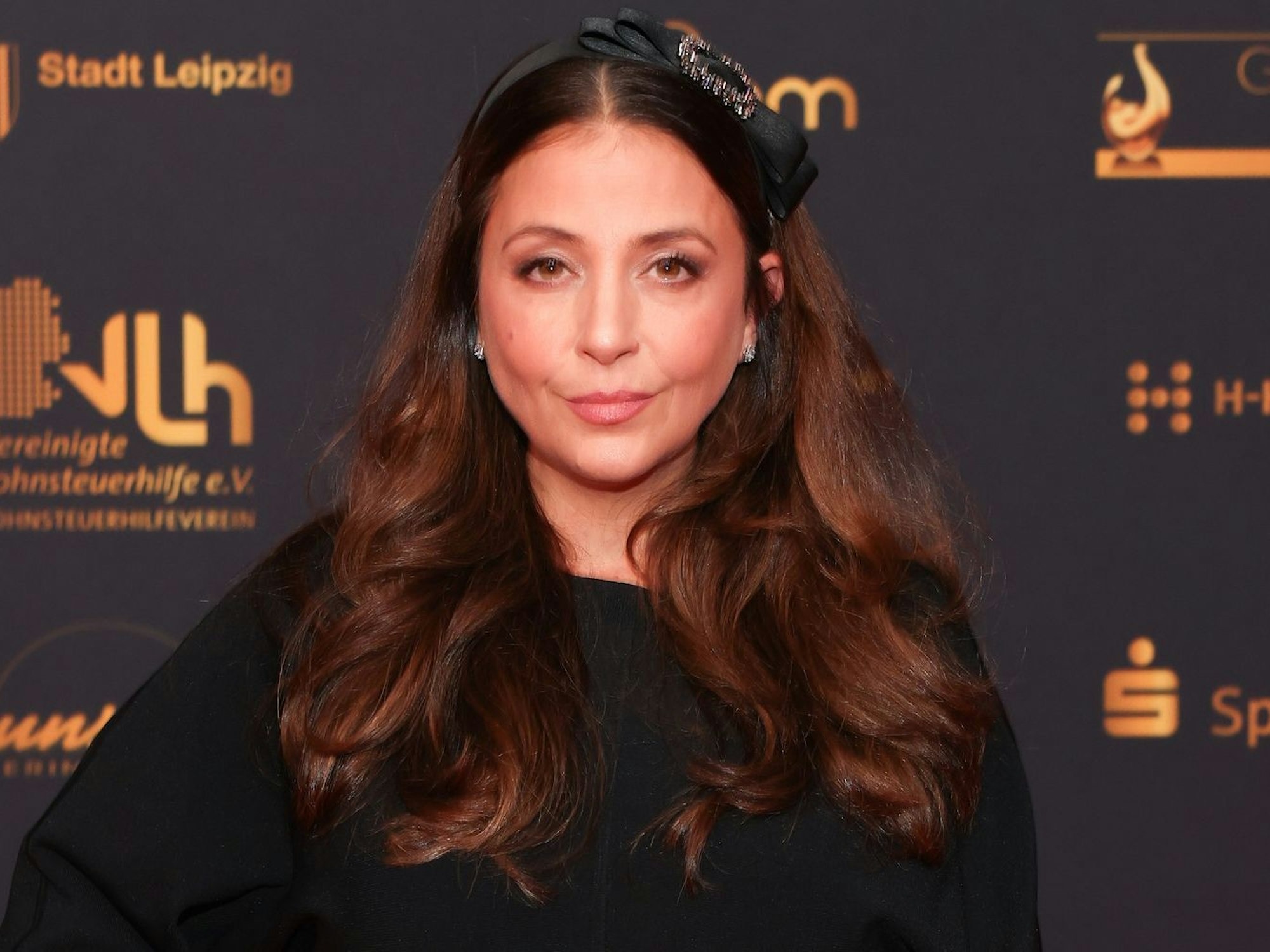 Die deutsche Schauspielerin mit türkischen Wurzeln begann ihrer Karriere als Model. Nach „Mädchen, Mädchen“ spielte Arzu Bazman in weiteren Komödien wie „Die Nacht der lebenden Loser“ (2004) und „Erkan & Stefan in Der Tod kommt krass“ (2005). (Bild: Gerald Matzka/Getty Images)