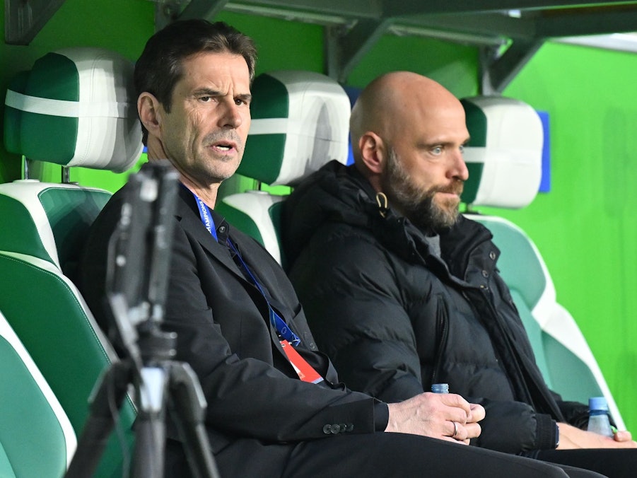 Wolfsburgs Sportchef Ralf Kellermann und Trainer Stephan Lerch