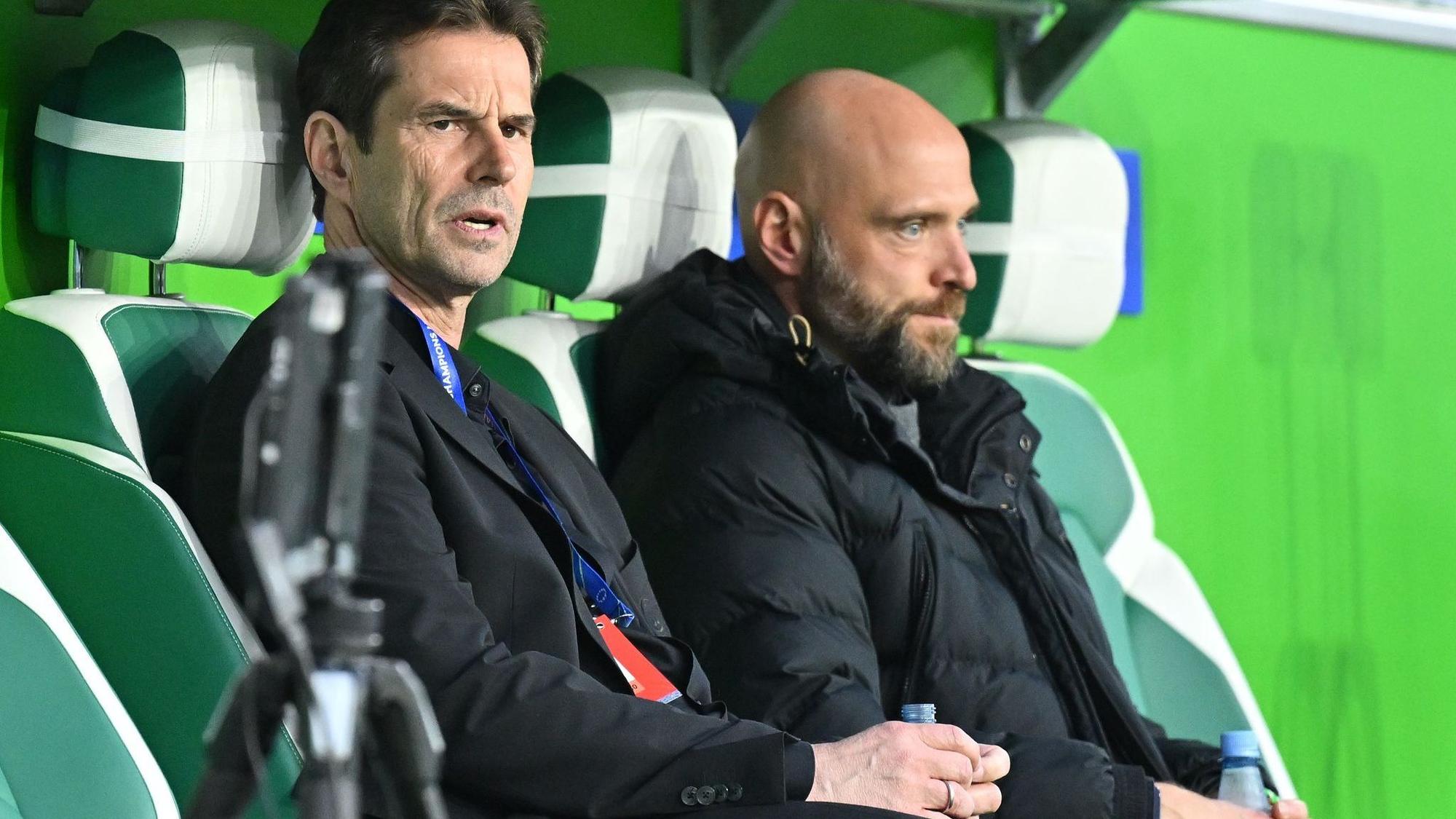 Wolfsburgs Sportchef Ralf Kellermann und Trainer Stephan Lerch