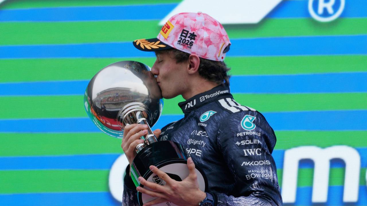 Mercedes-Pilot Kimi Antonelli freut sich nach seinem Triumph in Japan.