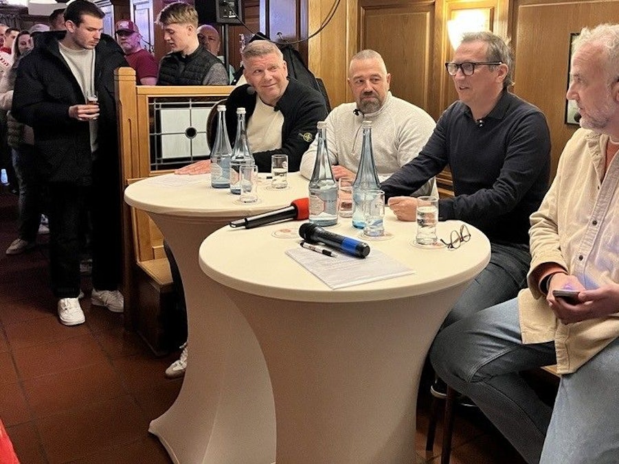 Martin Schlüter, Stephan Schell, Lionel Souque und Dan Dickopf auf der Bühne.