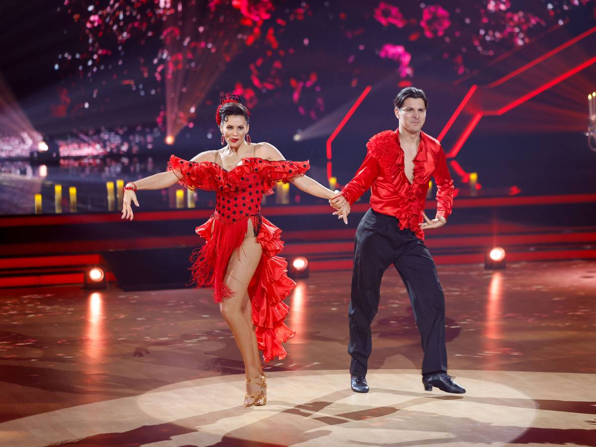 29.03.2026, Nordrhein-Westfalen, Köln: Betty Taube, Content Creatorin, und Profitänzer Alexandru Ionel tanzen in der RTL-Tanzshow «Let's Dance» im Coloneum auf der Bühne. Foto: Thomas Banneyer/dpa +++ dpa-Bildfunk +++