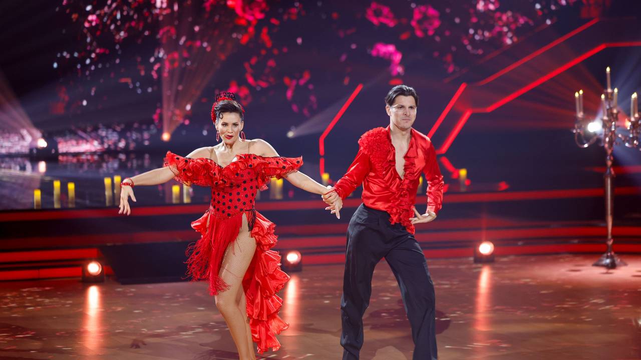 29.03.2026, Nordrhein-Westfalen, Köln: Betty Taube, Content Creatorin, und Profitänzer Alexandru Ionel tanzen in der RTL-Tanzshow «Let's Dance» im Coloneum auf der Bühne. Foto: Thomas Banneyer/dpa +++ dpa-Bildfunk +++