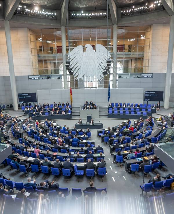 US-Flagge weht vor Stützpunkt Ramstein