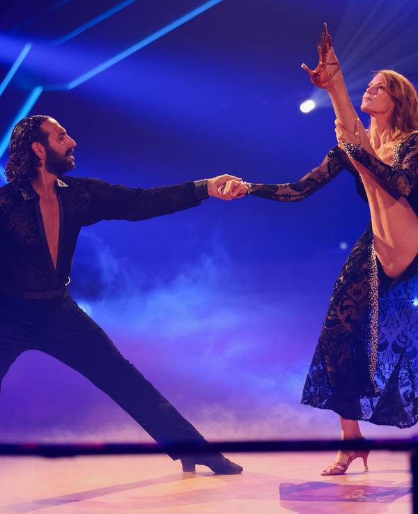 13.03.2026, Nordrhein-Westfalen, Köln: Esther Schweins, Schauspielerin, und Massimo Sinato, Profitänzer, tanzen in der RTL-Tanzshow „Let's Dance“ im Coloneum. Foto: Rolf Vennenbernd/dpa +++ dpa-Bildfunk +++