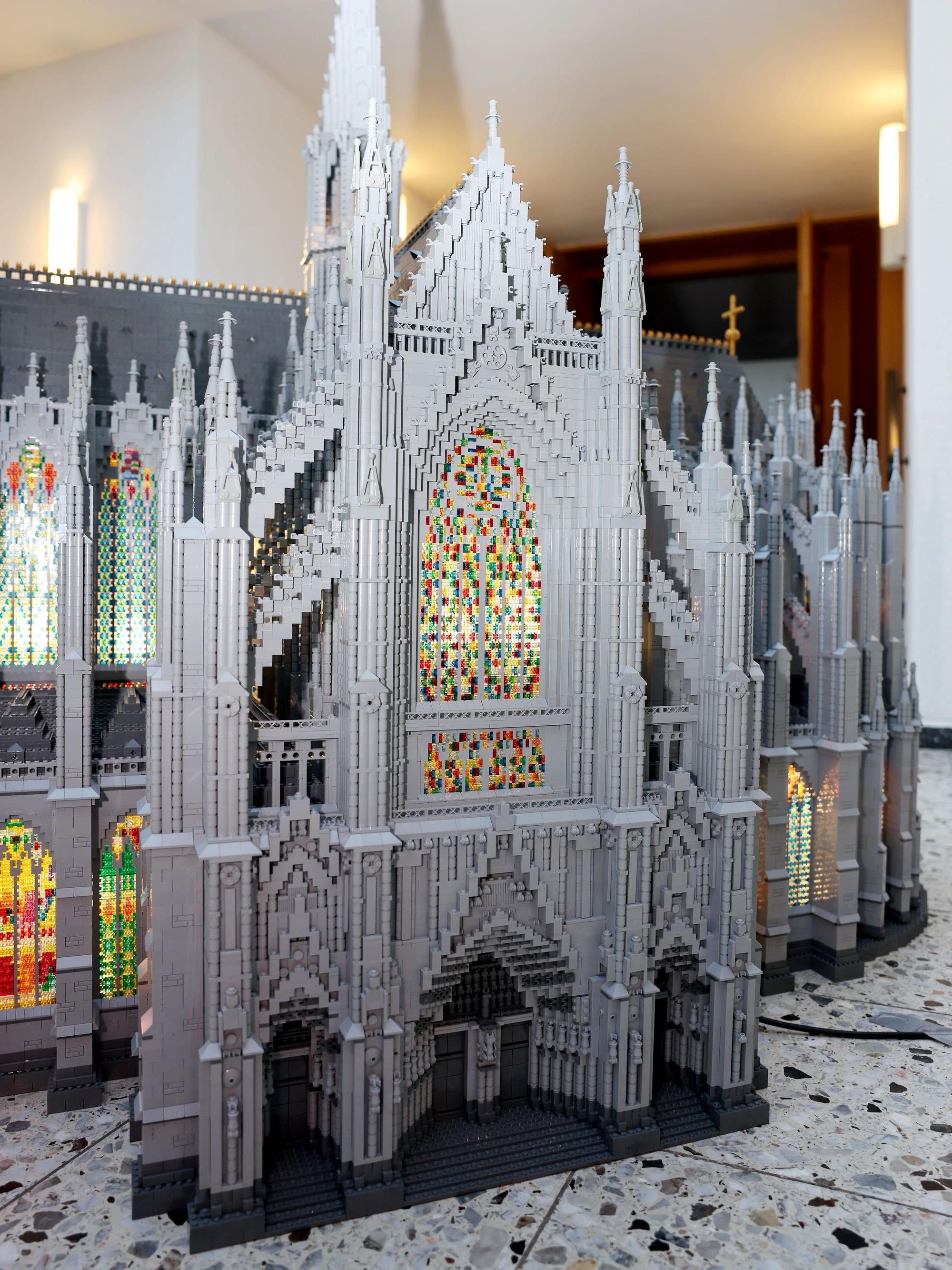Details des Nachbaus des Kölner Doms aus legosteinen
