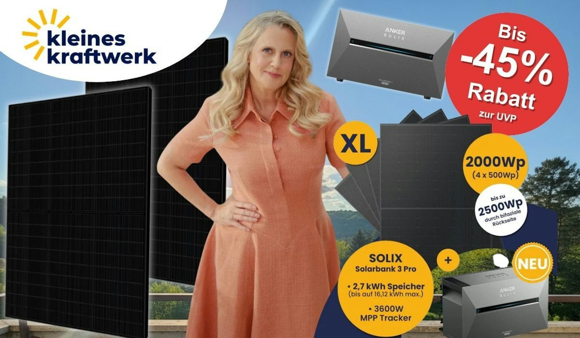 Kleines Kraftwerk Balkonkraftwerk mit Anker Solix Solarbank 3 Pro und Solar-Modulen vor blauem Himmel auf einem Balkon. Im Vordergrund Barbara Schöneberger, das neue Werbegesicht der Marke.