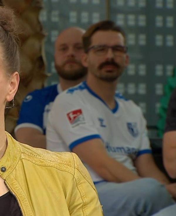 Ex-Nationaltorhüterin Almuth Schult sitzt in der Talkrunde im Sport1-„Doppelpass“ am Sonntag (29. März).