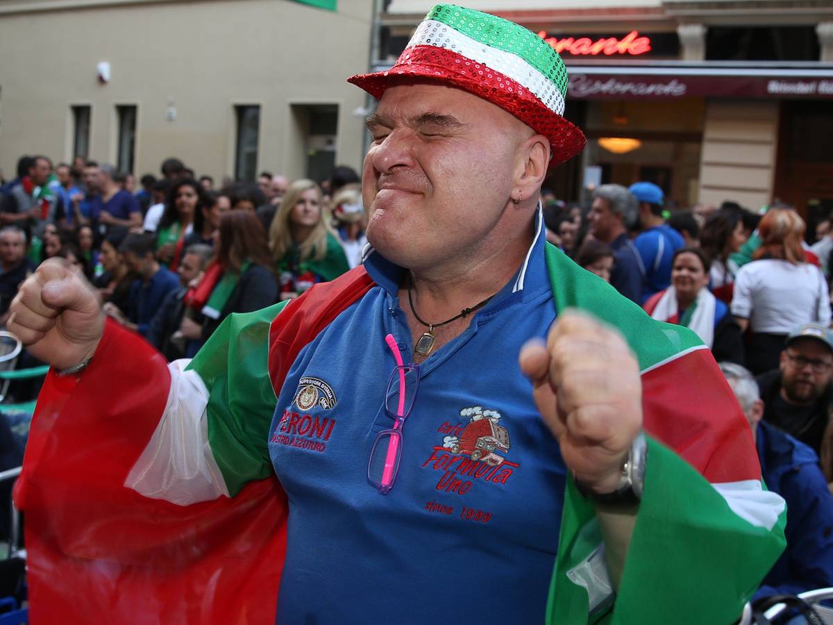 Momentaufnahme EM am Zugweg bei Formula Uno: Italien-Fan und Wirt Carmelo Bennardo