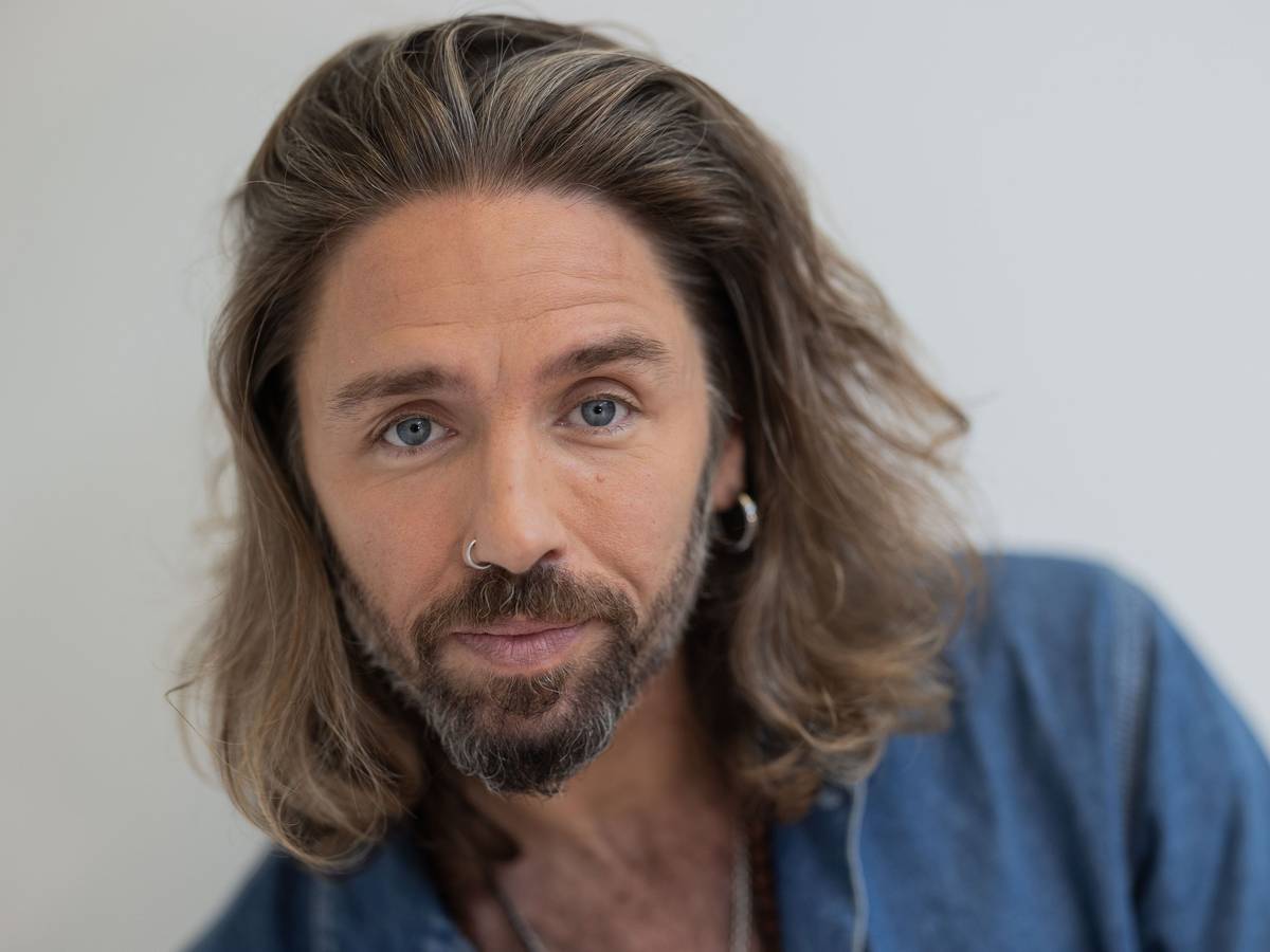 Sänger Gil Ofarim gewann die Krone im Dschungelcamp 2026.