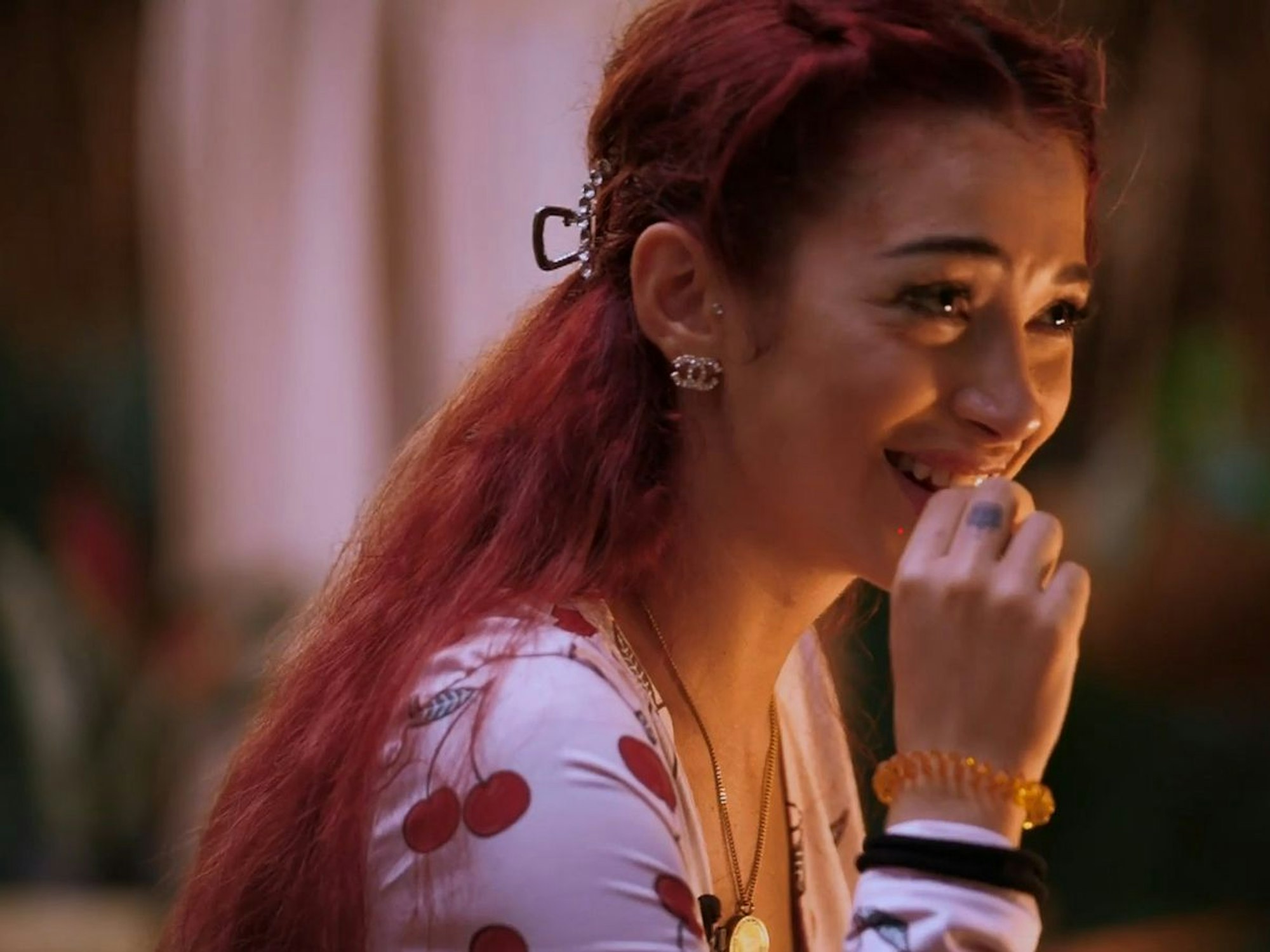 Ariel sieht sich im Dschungel von „Reality Queens“ als Einzelkämpferin. (Bild: RTL)