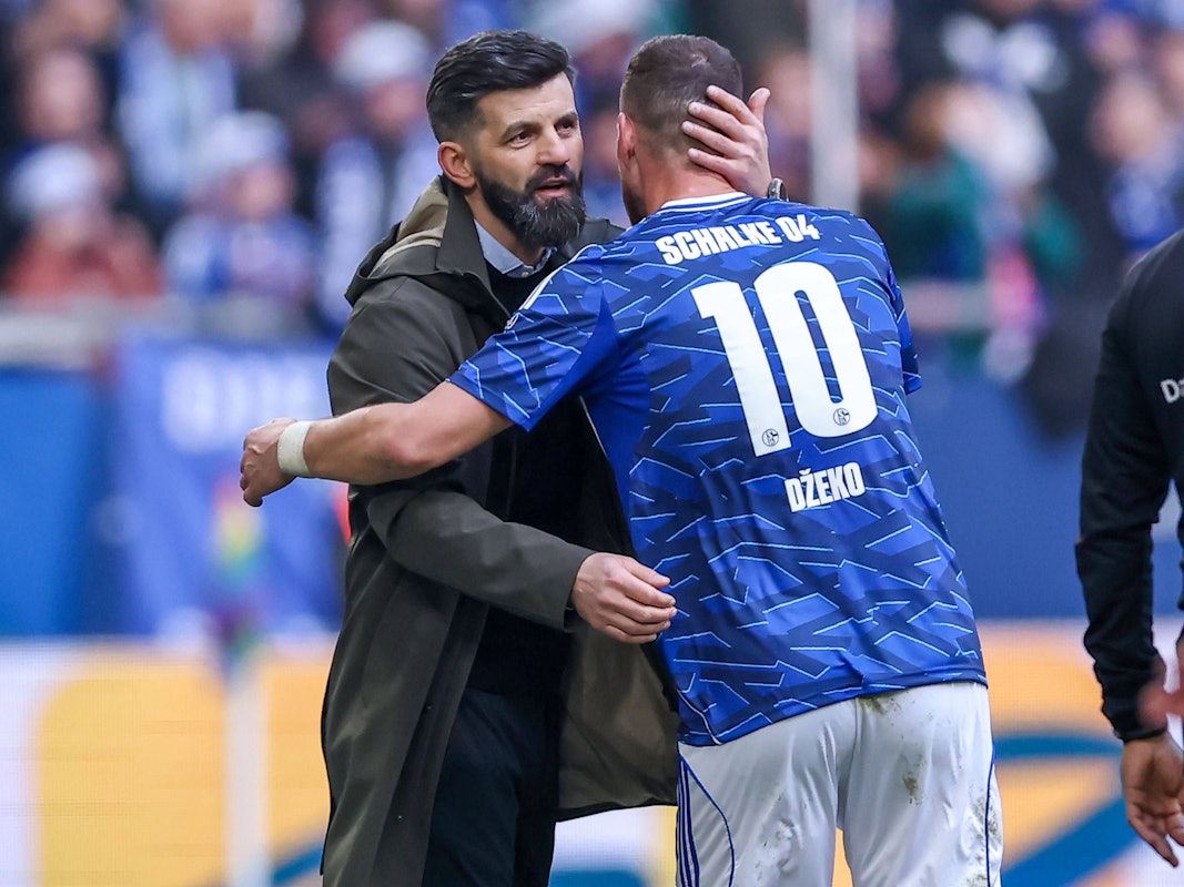 Umarmung von Miron Muslic und Edin Dzeko.