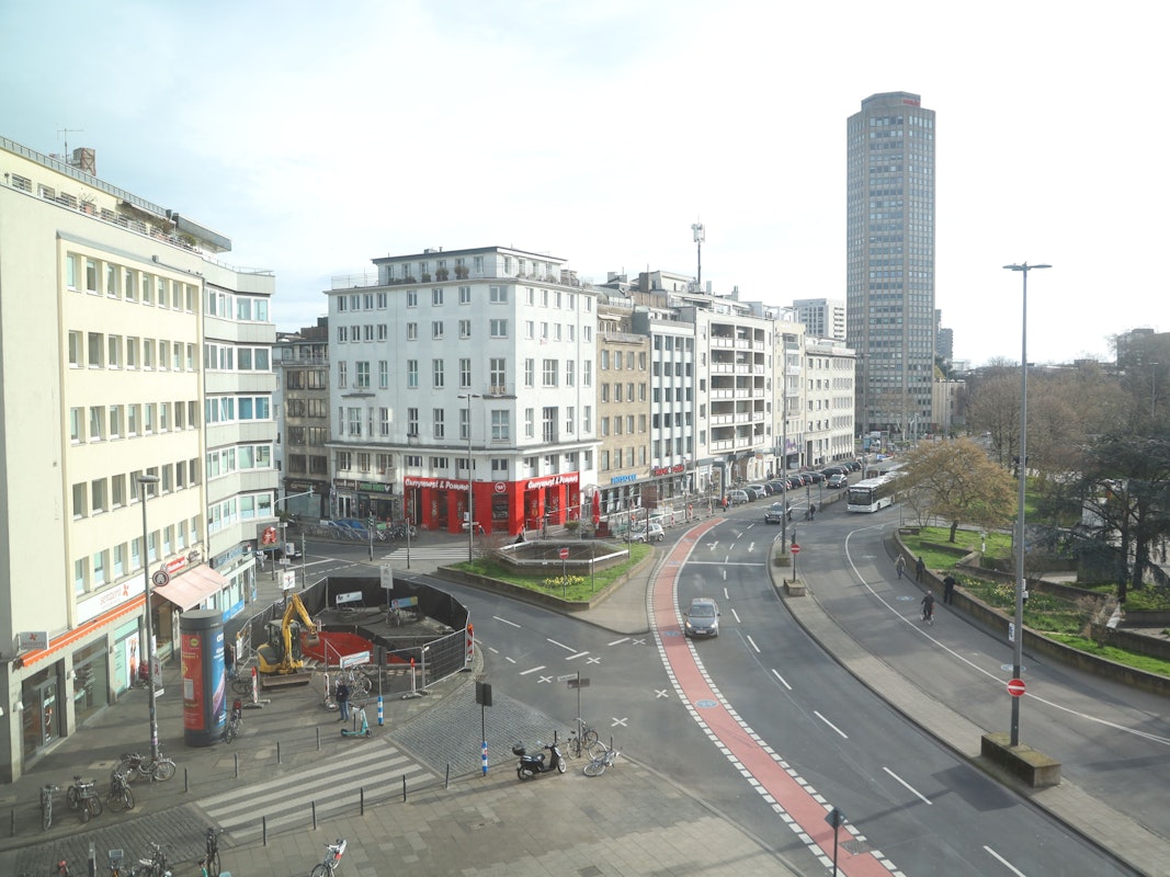 Die Polizei ermittelt nach einem Raub auf dem Ebertplatz. (Symbolfoto)