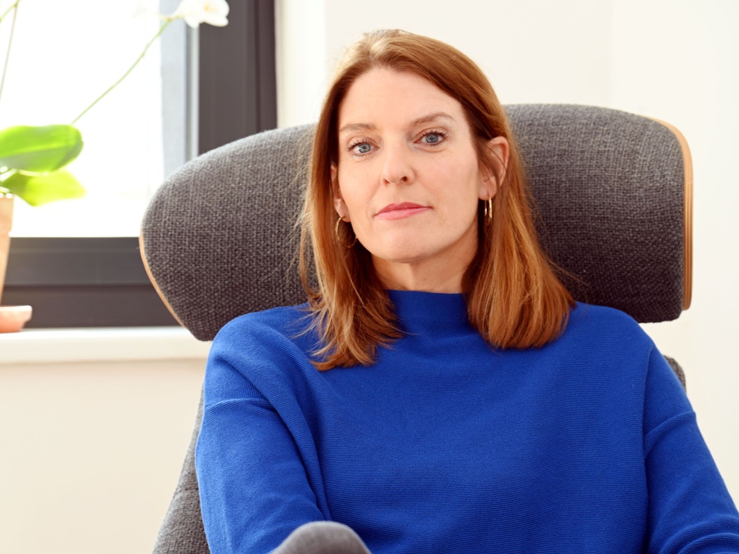 Psychotherapeutin Nora Hallberg in ihrer Praxis in der Kölner Innenstadt.