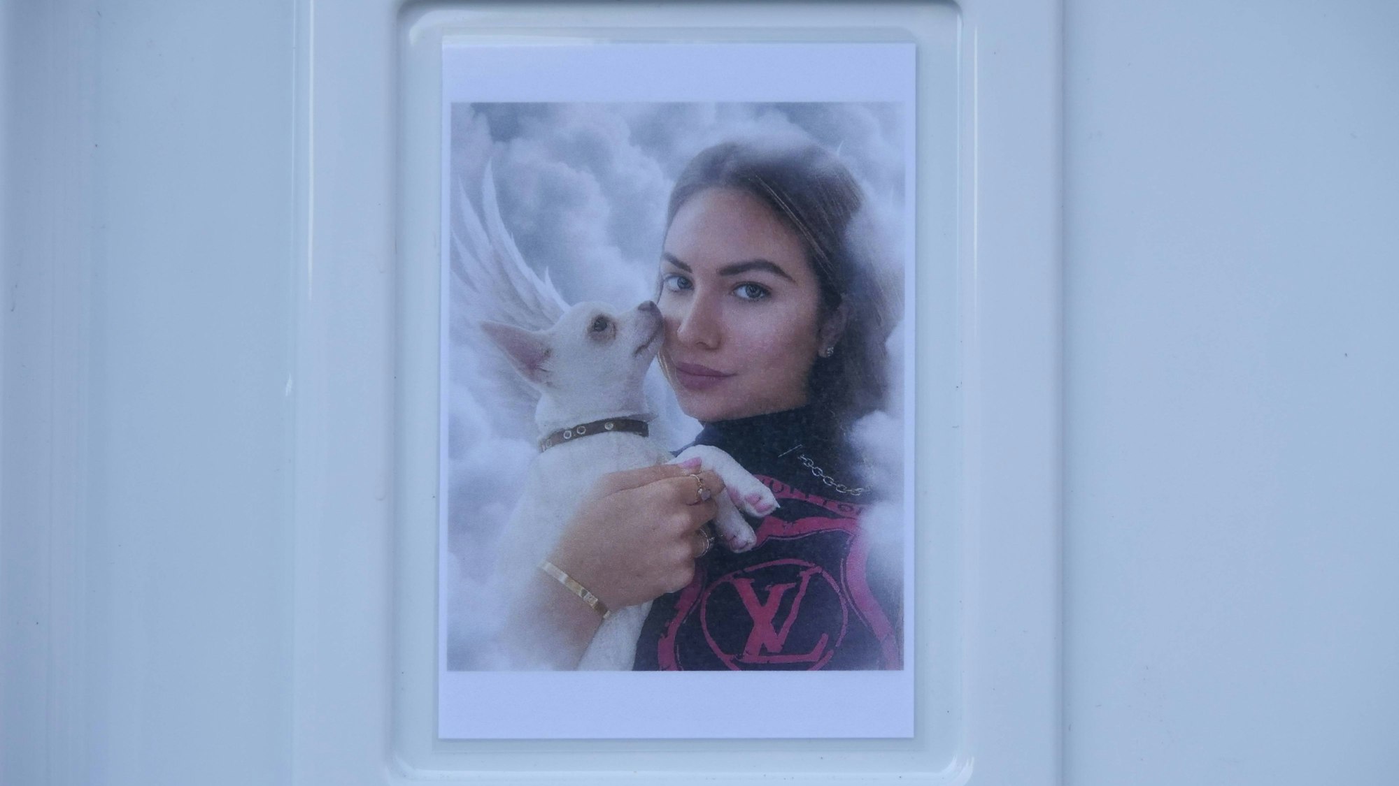 Eine Frau mit einem Hund