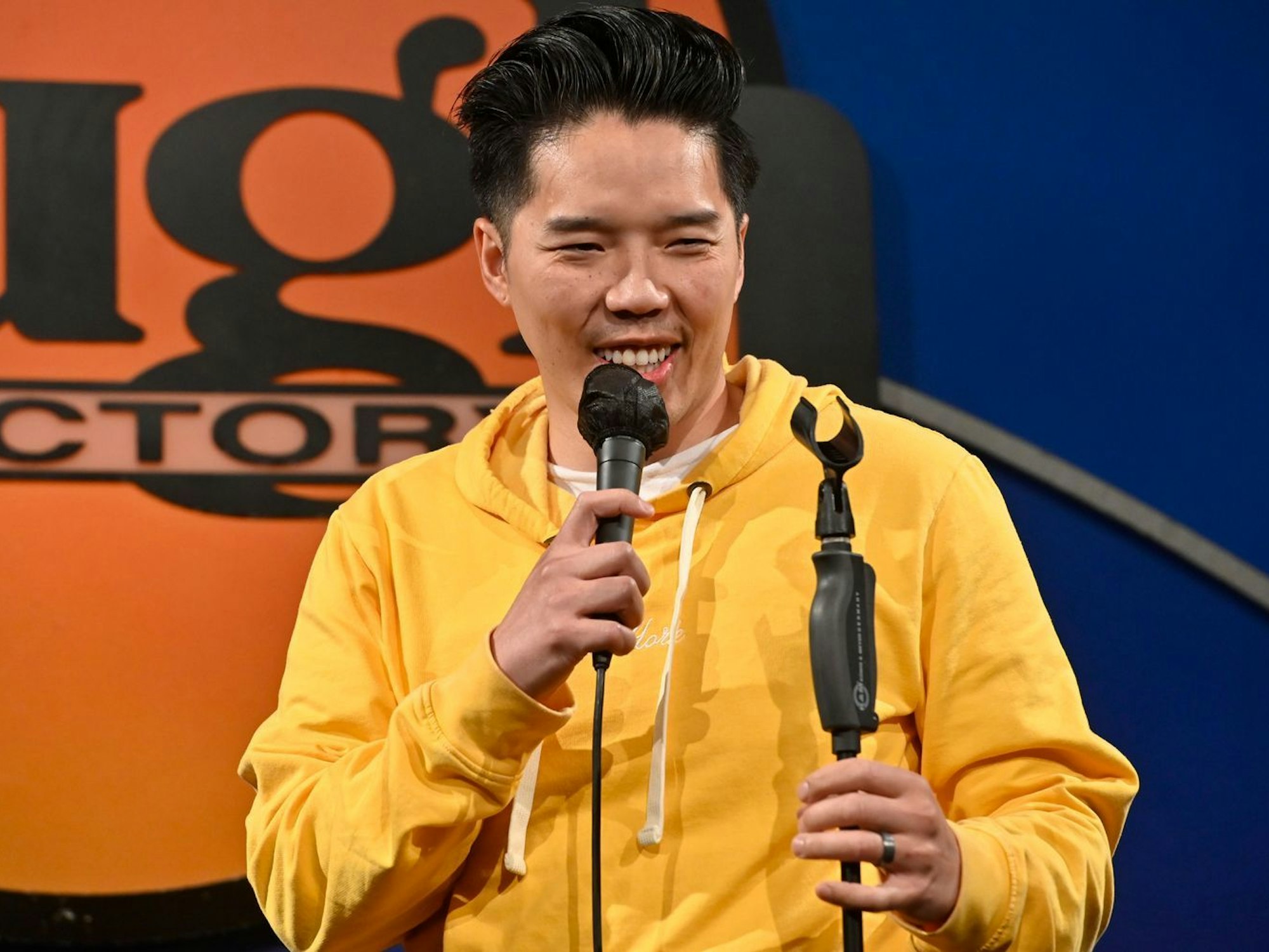 Der US-Comedian Alex Duong ist 42-jährig verstorben. (Bild: 2021 Getty Images/Frazer Harrison)