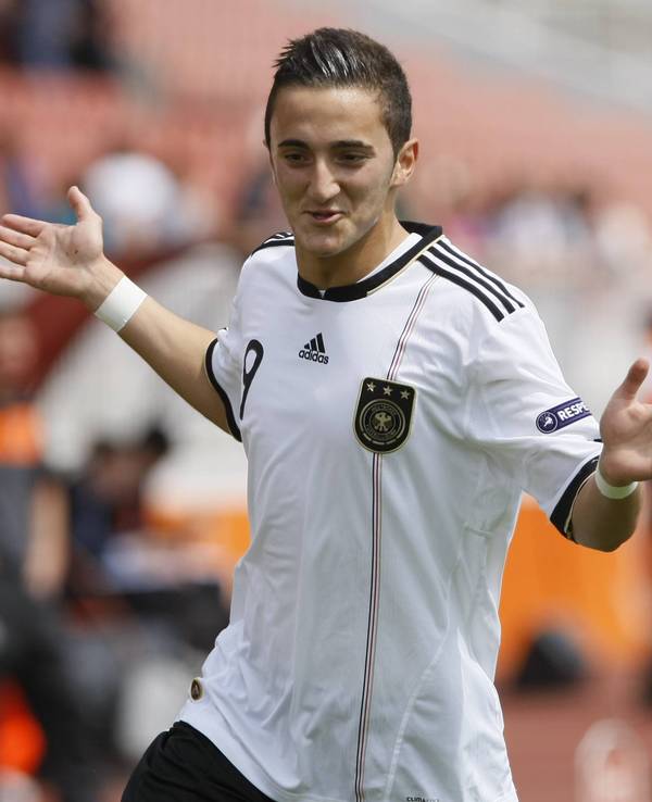 Torjubel von Samed Yesil bei einem Spiel der deutschen U17-Auswahl.