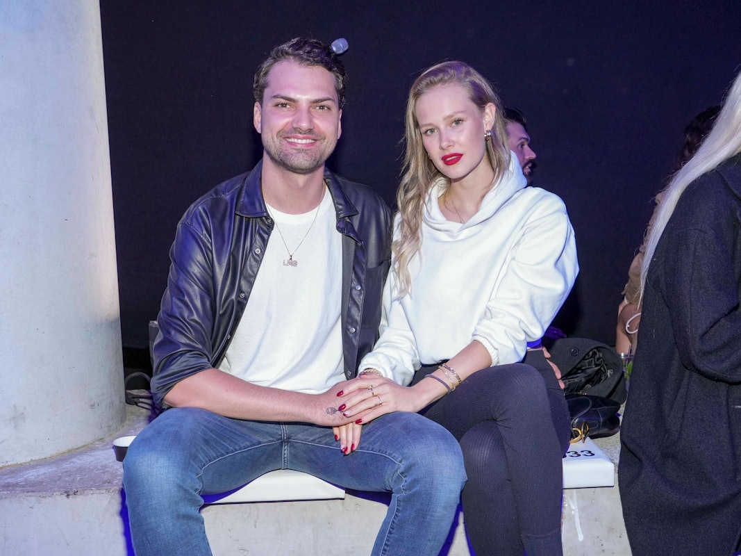 Jimi Blue Ochsenknecht und Laura Marie Geissler bei einer Modenschau.