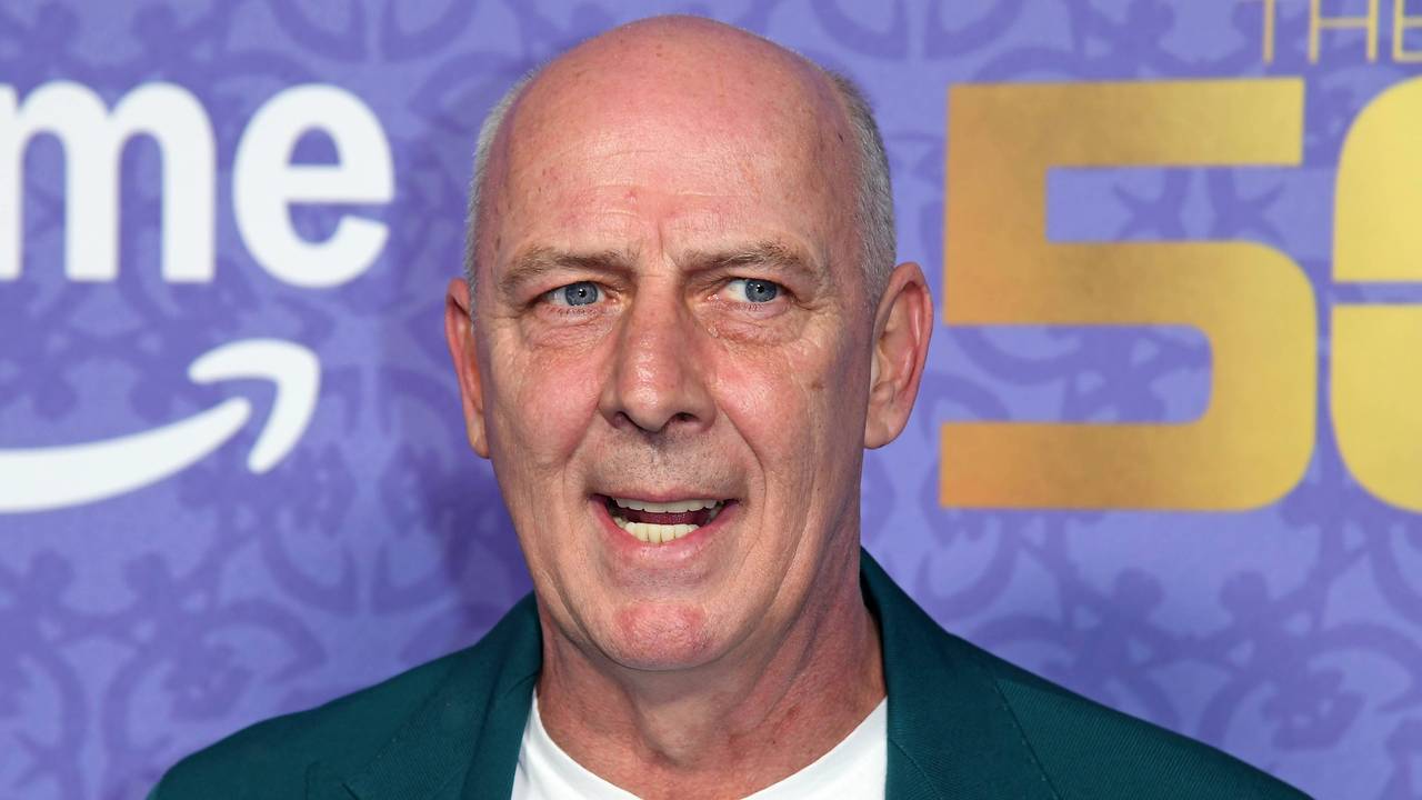 Auf dem Roten Teppich posiert Mario Basler.