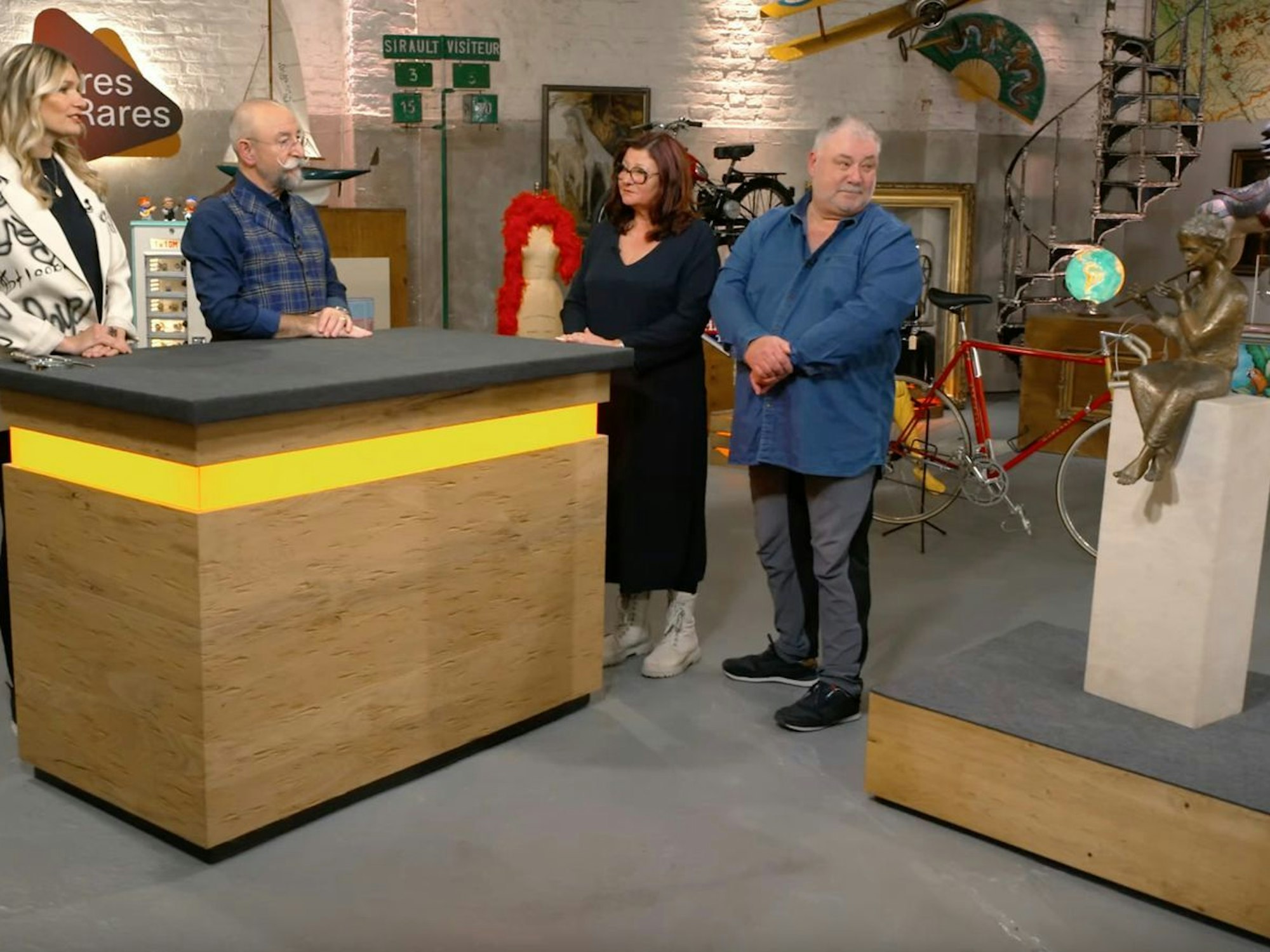 Verkäufer Jürgen aus Salzbergen brachte in der Montagsausgabe der ZDF-Trödelshow „Bares für Rares“ ein Erbstück seiner Eltern mit. (Bild: ZDF)